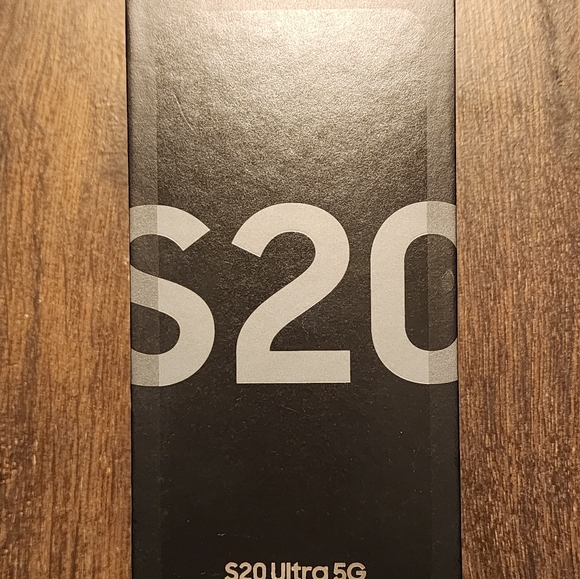 Samsung S20 Ultra 5G box with headphones - Picture 2 of 9